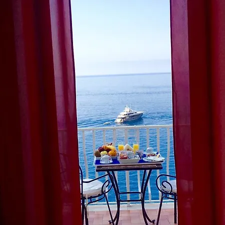 Donna Giulia Amalfi